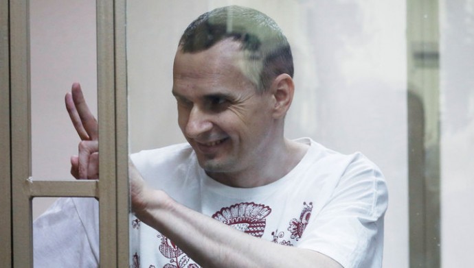 Голодающего Сенцова обследовали врачи