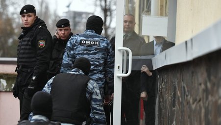 Суд арестовал трех из 24 задержанных украинских моряков