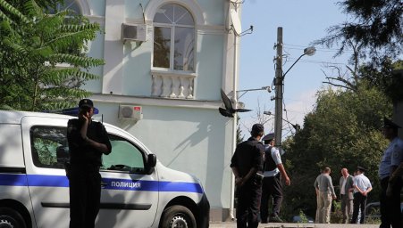 В Госдуме назвали попытку самоубийства у мэрии Симферополя инсценировкой