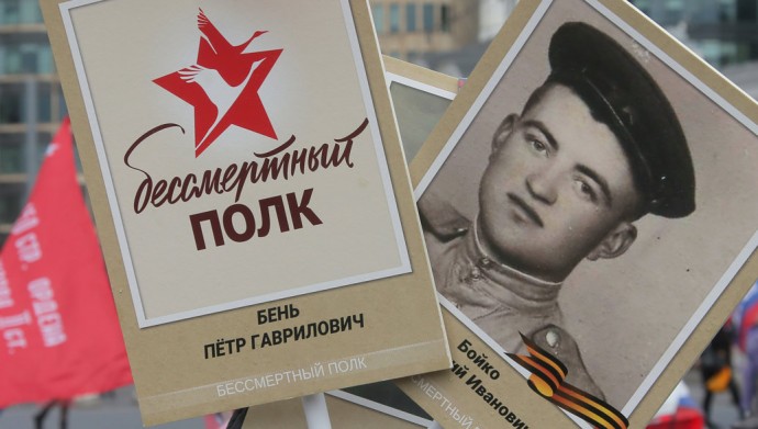 В Симферополе более 45 тысяч человек собрались на акцию "Бессмертный полк"