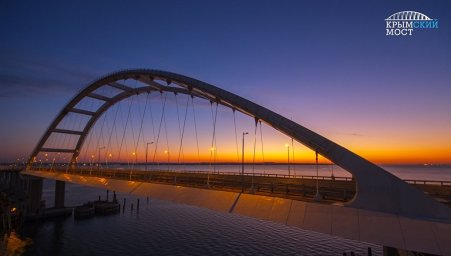 Медведев назвал Крымский мост "лучшей коммуникацией" региона с материком