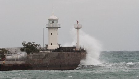 У берегов Крыма ищут экипаж потерпевшего бедствие буксира