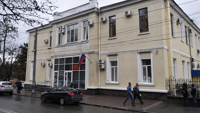 Группу задержанных украинских моряков доставили в суд в Симферополе